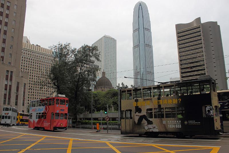 hong kong032.JPG - A tram in Hong Kong